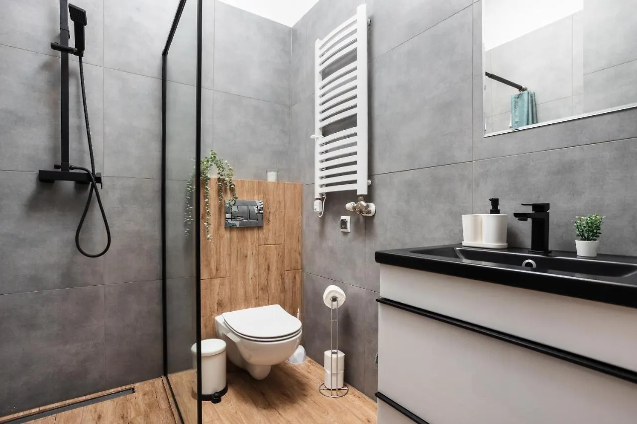 Bosacka Apartments X 1' Main Train & Bus Station - By Upstairs Krakow Poland